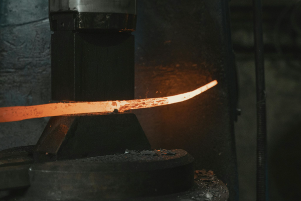 Is Damascus Steel a Good Choice for Katanas? Pros and Cons Explained